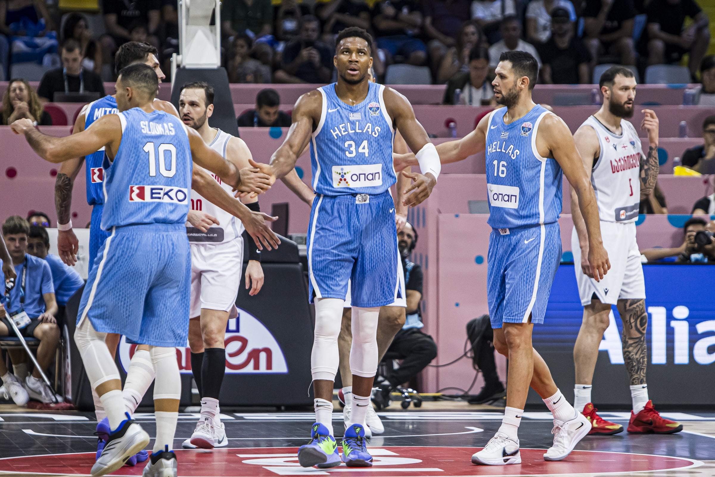 希腊逼平芬兰，仍有望争夺欧洲杯强席位