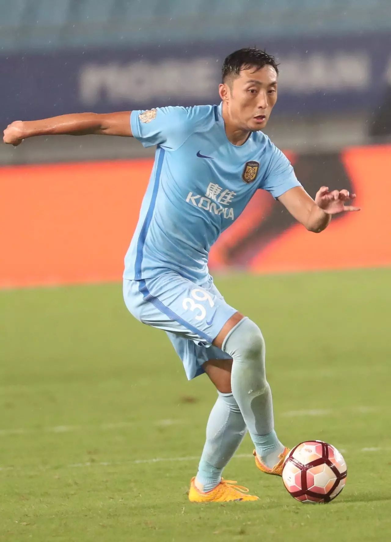 关于江苏苏宁主场大捷，球队信心大增的信息