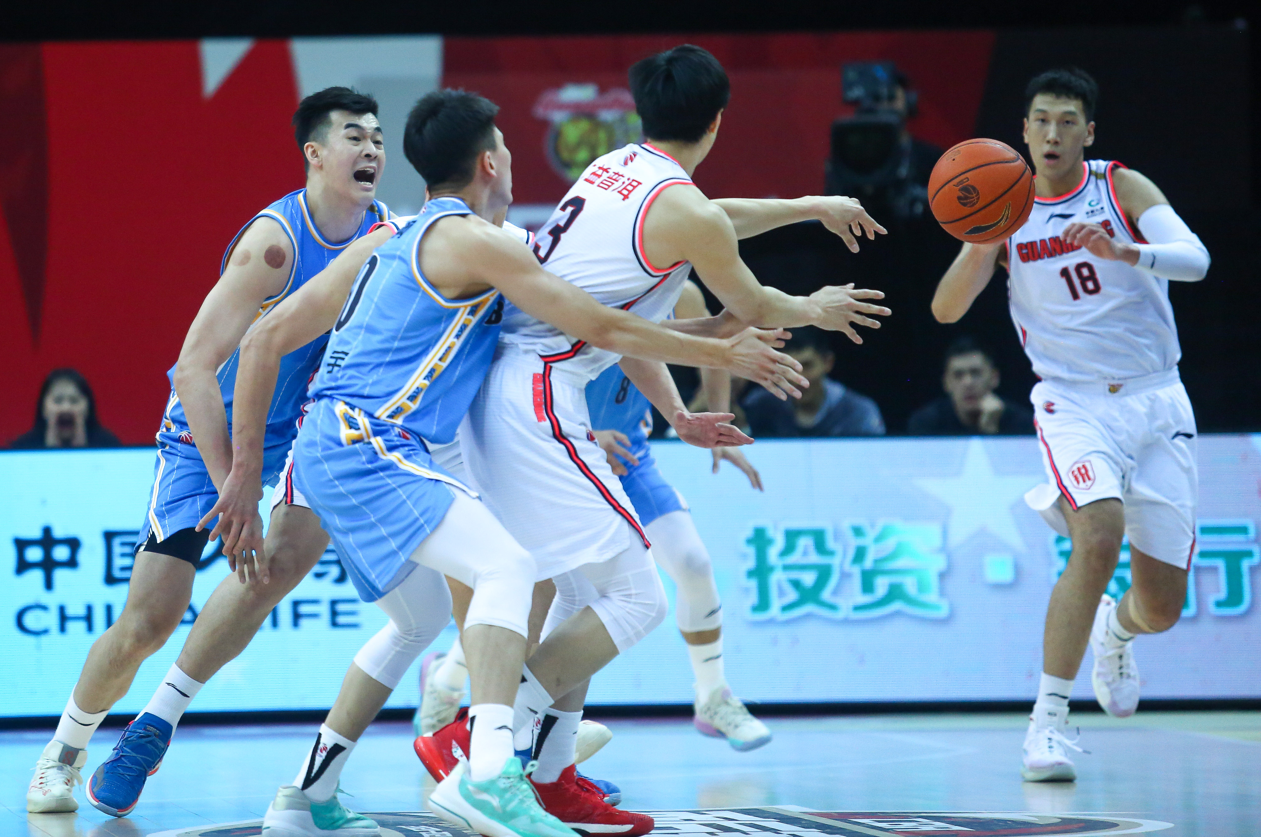 广西篮球队在今日比赛中取得大胜，队员发挥稳定的简单介绍